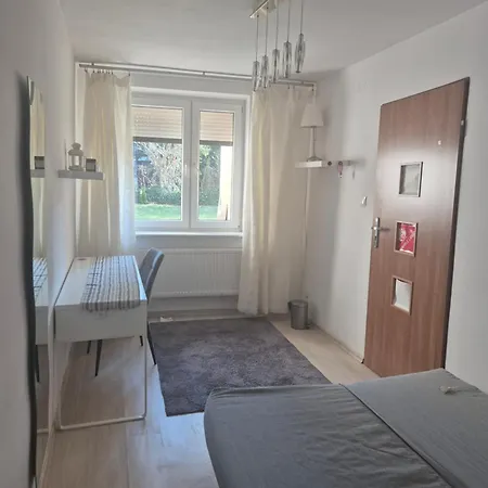 Maly Przy Lotnisku Homestay szállás *