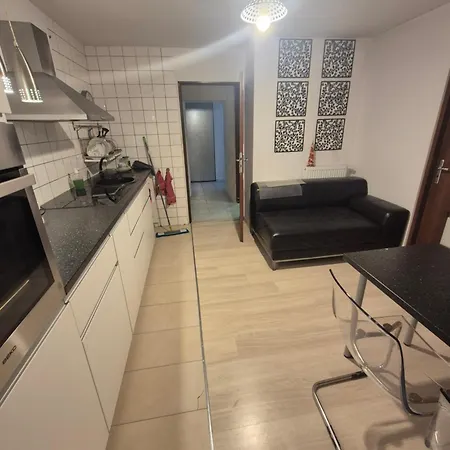 Maly Przy Lotnisku *