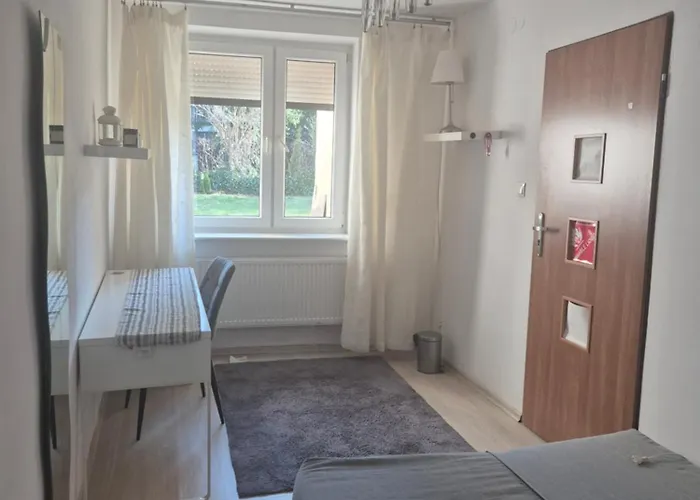 Maly Przy Lotnisku Homestay szállás *